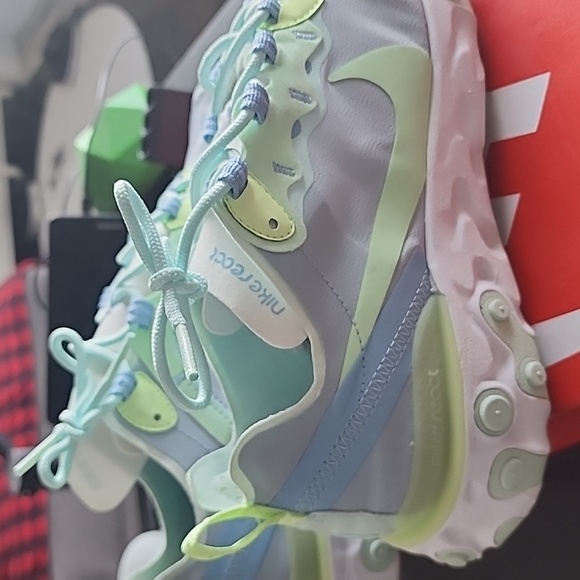 Women's Nike React Element 55 sneakers. - Picture 8 of 11